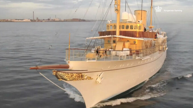 Vista da prua yacht reale danese Dannebrog