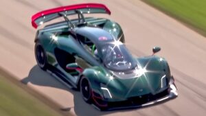 Czinger 21C in pista lungo la collina di Goodwood
