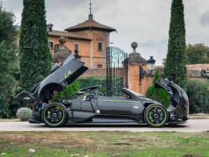 Pagani Zonda 760LM Roadster con portelloni aperti