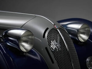 Vista frontale con calandra a cascata - Alfa Romeo 8C 2300
