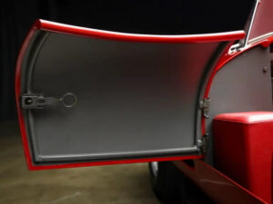 Ferrari 500 TRC – dettaglio porta e particolare apertura interna