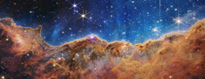 Foto originale con Ndel 2022 delle scogliere cosmiche della nebulosa Gum 31
